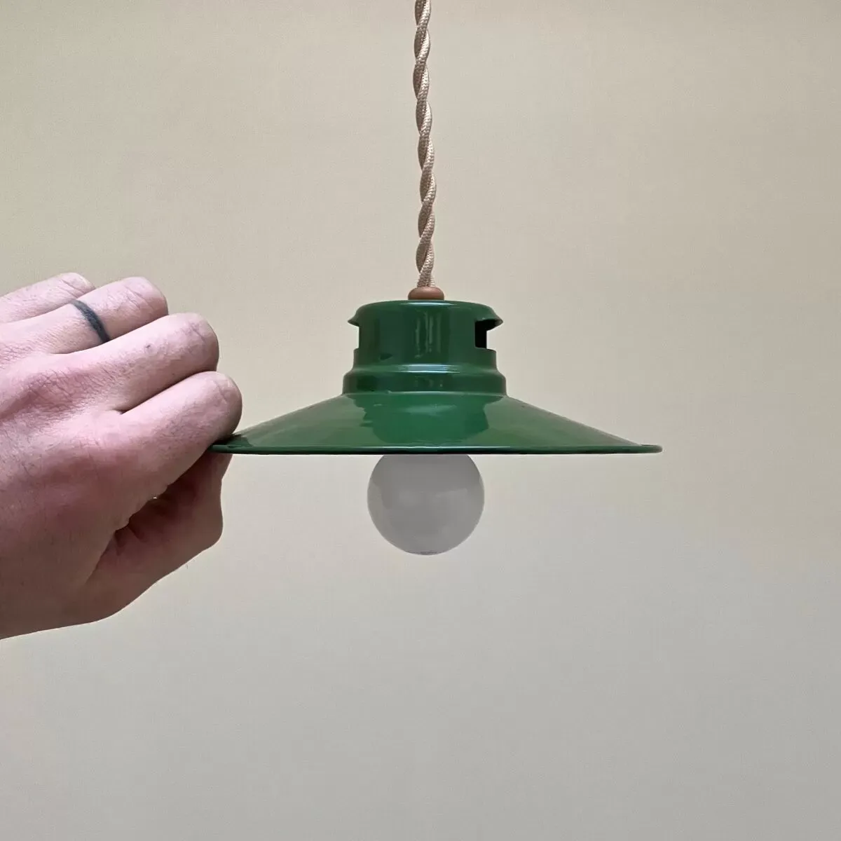 Illustration numéro 2 du produit Suspension industrielle émaillée