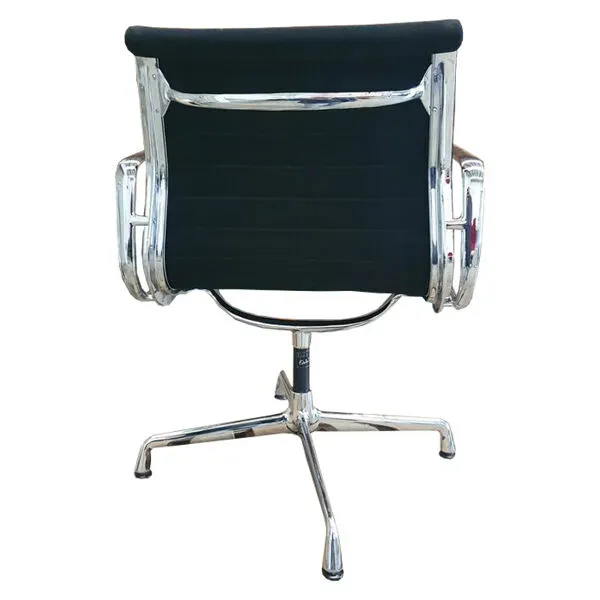 Illustration numéro 2 du produit Fauteuil EA 108 de Charles & Ray Eames, Vitra