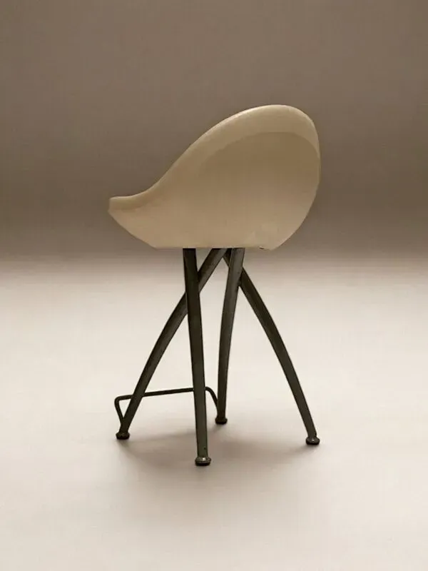 Illustration numéro 2 du produit 3 chaises “Egg” par Roberto Foschia pour Midj, Italie 1990