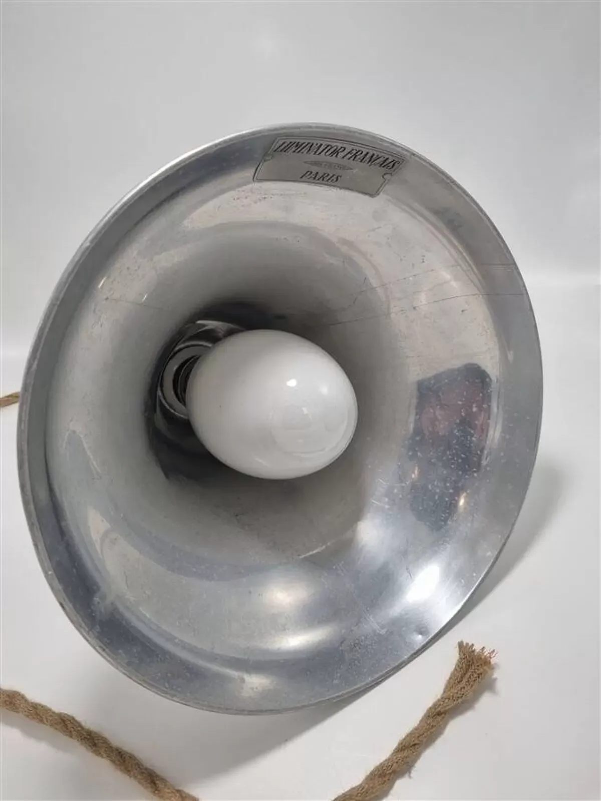 Illustration numéro 2 du produit Suspension en aluminium