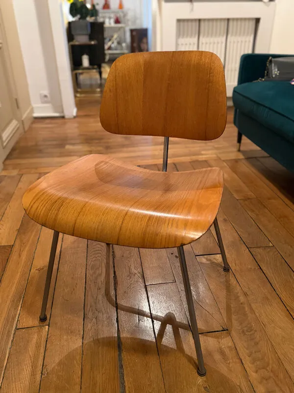 Illustration numéro 2 du produit Superbe chaise vintage par Charles et Ray Eames pour Herman Miller