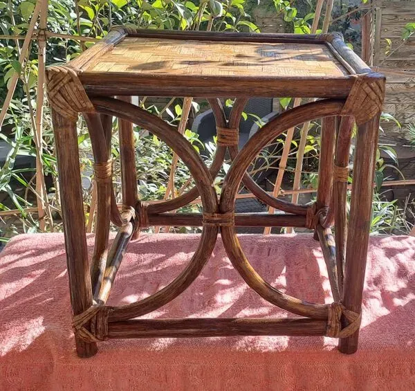 Illustration numéro 2 du produit Table basse en bambou coloris miel vernissé Pier Import 1980