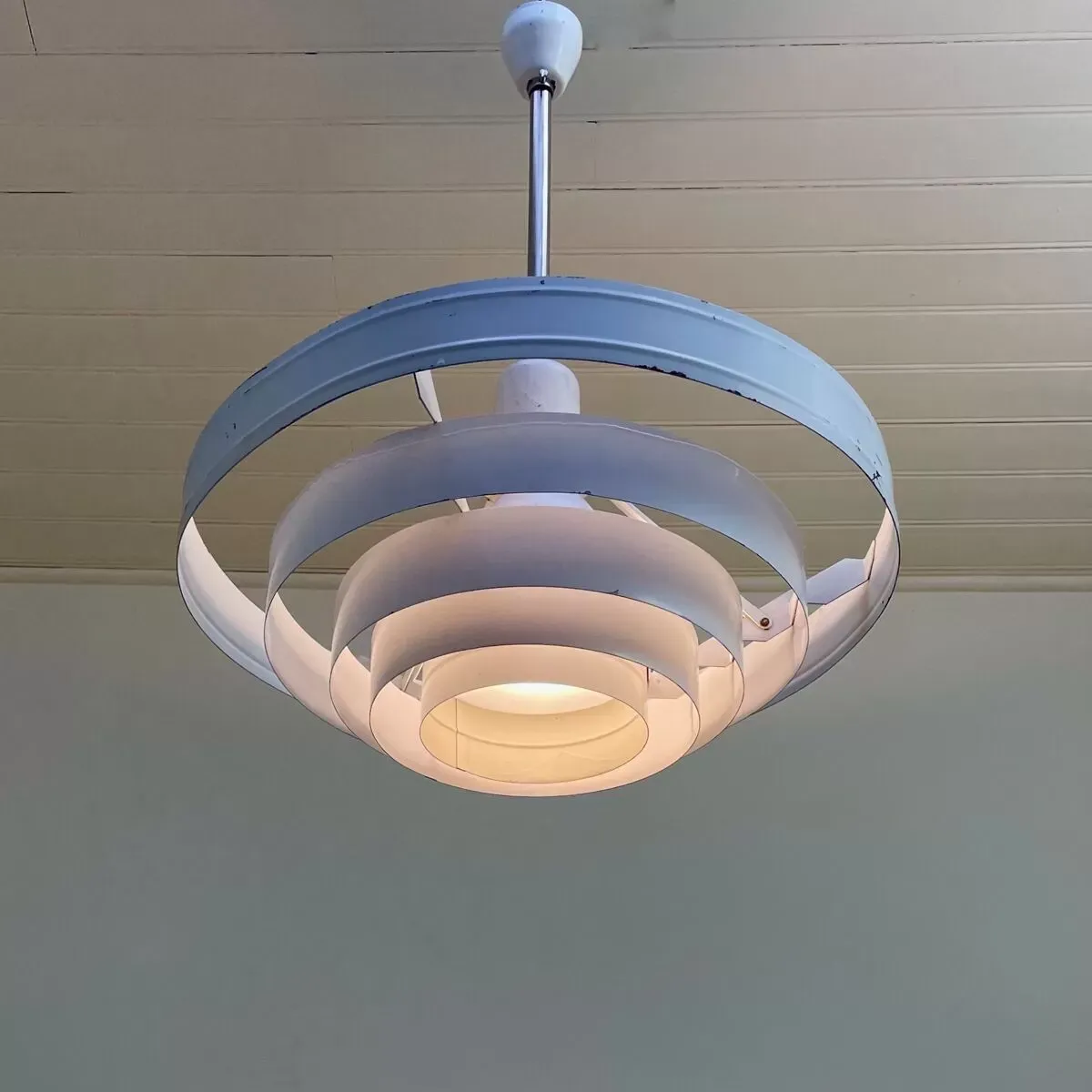 Illustration numéro 2 du produit Suspension minimaliste