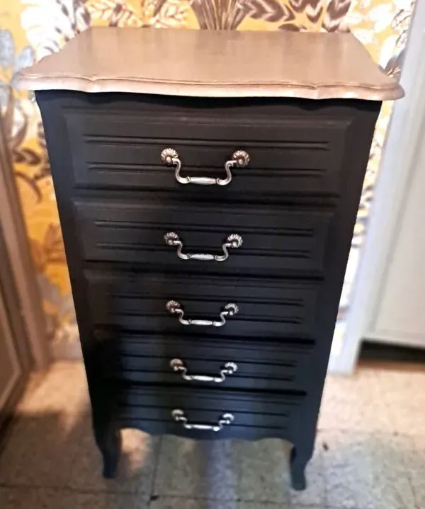 Illustration numéro 2 du produit Chiffonier en bois peint coloris noir et gris France 1950 avec 5 tiroirs