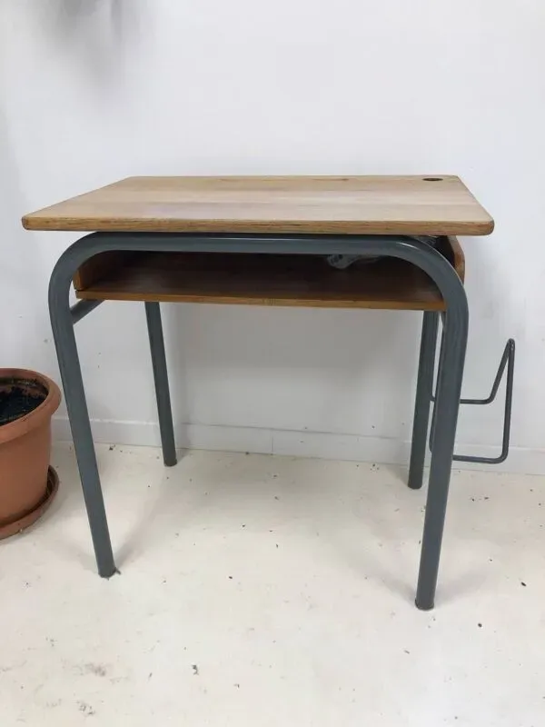 Illustration numéro 2 du produit Bureau écolier