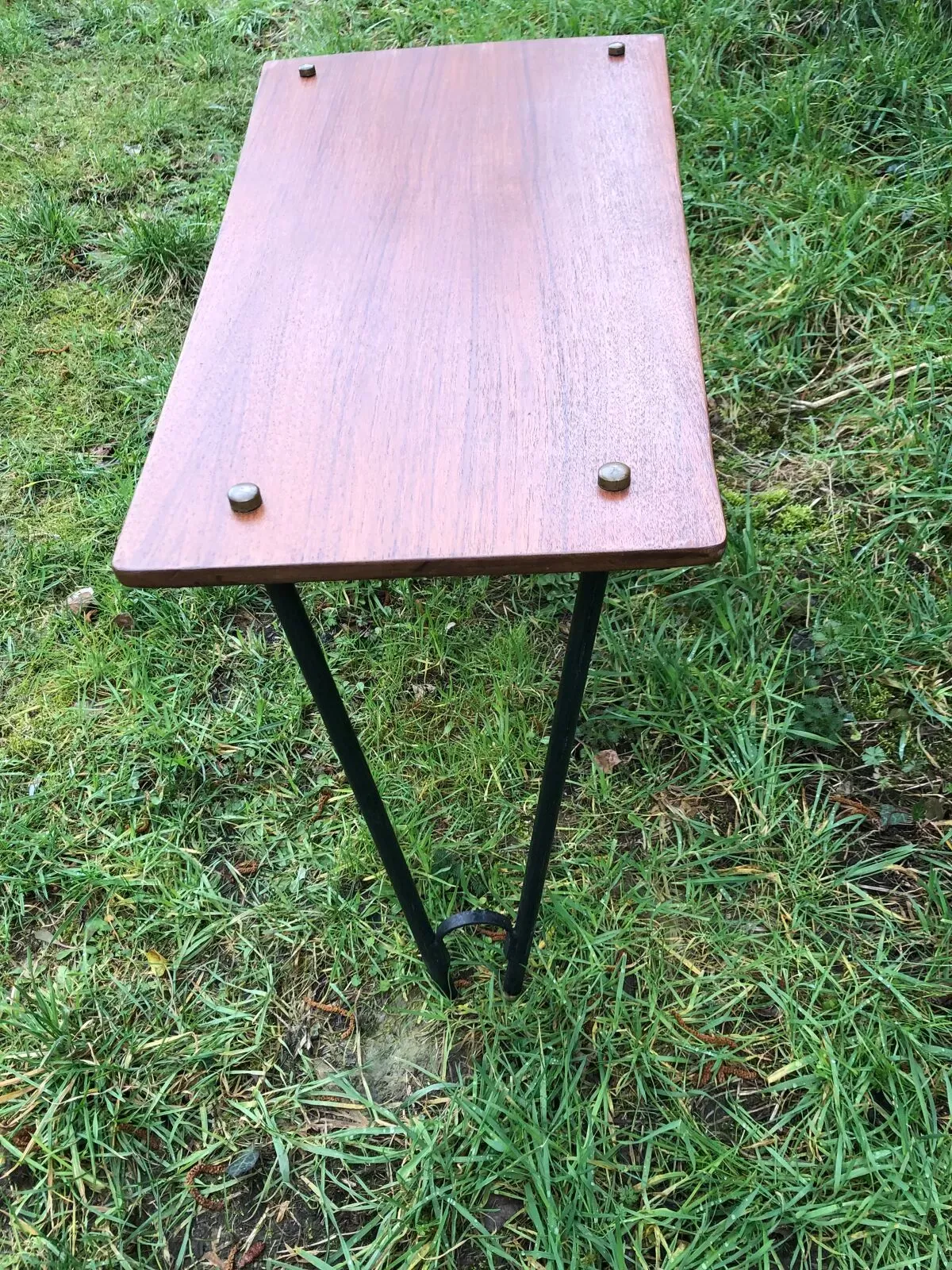 Illustration numéro 2 du produit Table basse teck avec porte revue années 60