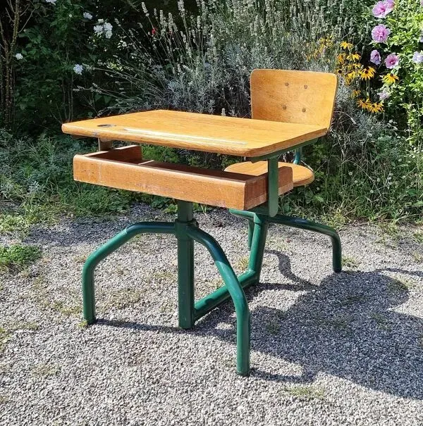 Illustration numéro 2 du produit Bureau écolier prouvé année 50