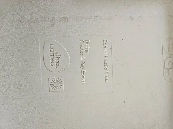 Illustration numéro 2 du produit Charles & Ray EAMES pour VITRA - Chaises ''DSX