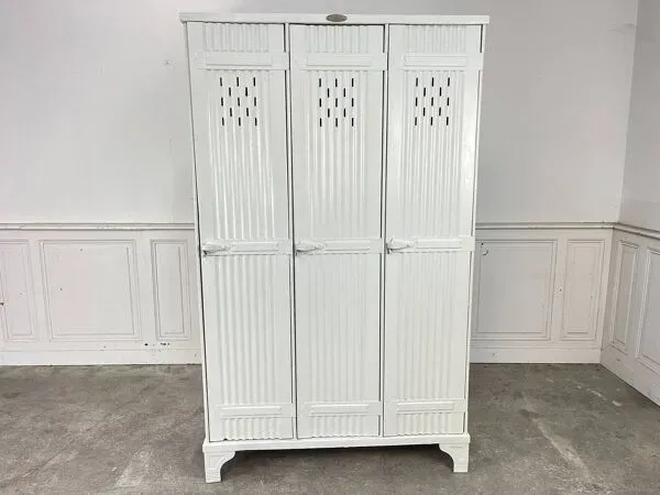 Illustration numéro 2 du produit Vestiaire 1930 Strafor