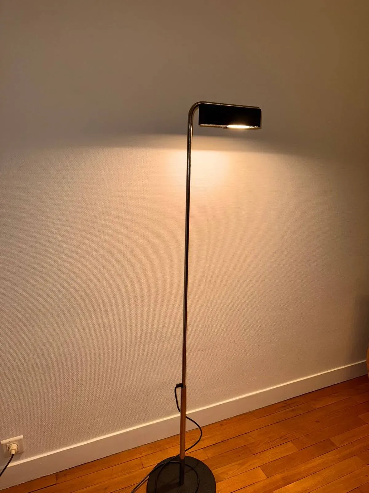 Illustration numéro 2 du produit Lampadaire Camera - Ernesto Gismondi pour Artemide