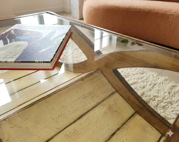 Illustration numéro 2 du produit Table basse sculpturale ''Infinity'' en bois courbé – Design Vintage 1970