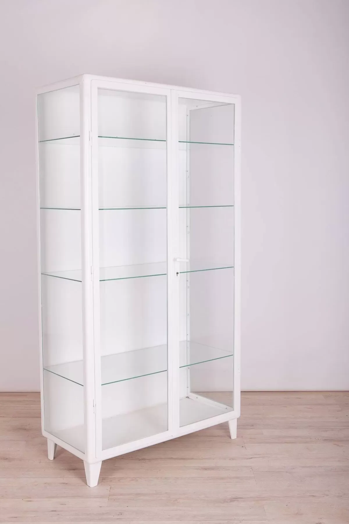 Illustration numéro 2 du produit Cabinet médical industriel vintage, 1950s