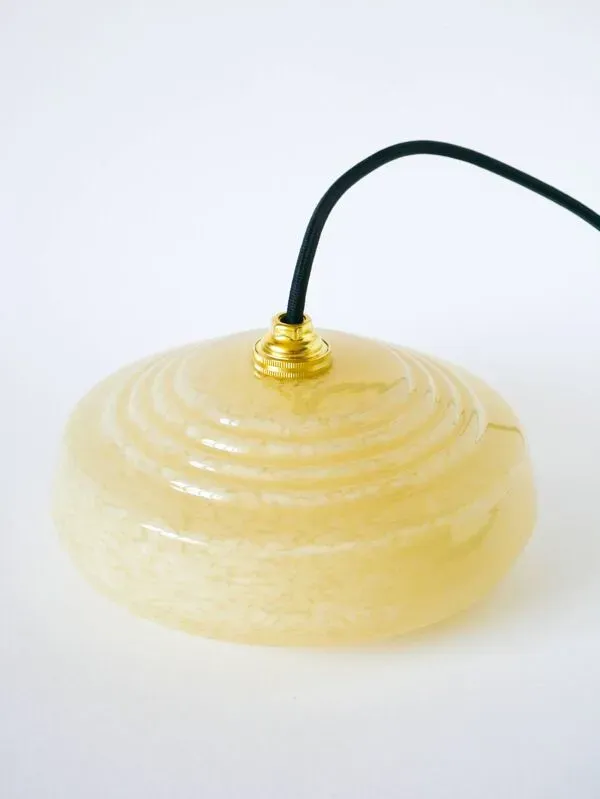 Illustration numéro 2 du produit Suspension en verre Clichy jaune, 1930