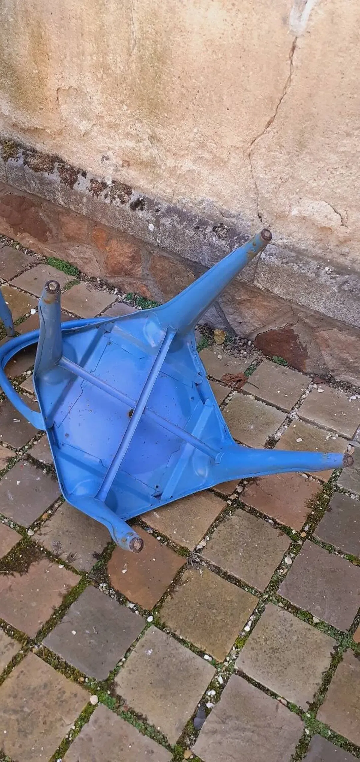 Illustration numéro 2 du produit 4 chaises industrielles année 50 marque Multipl's par Joseph Mathieu