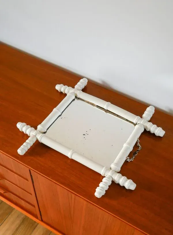 Illustration numéro 2 du produit Miroir de barbier en bois effet bambou blanc 46 x 31 cm