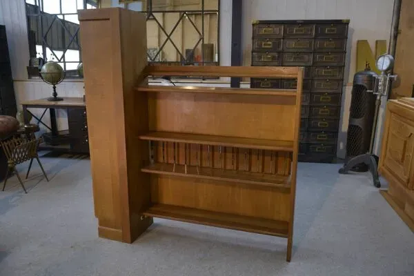 Illustration numéro 2 du produit Grande étagère murale par Guillerme & Chambron 1950’s