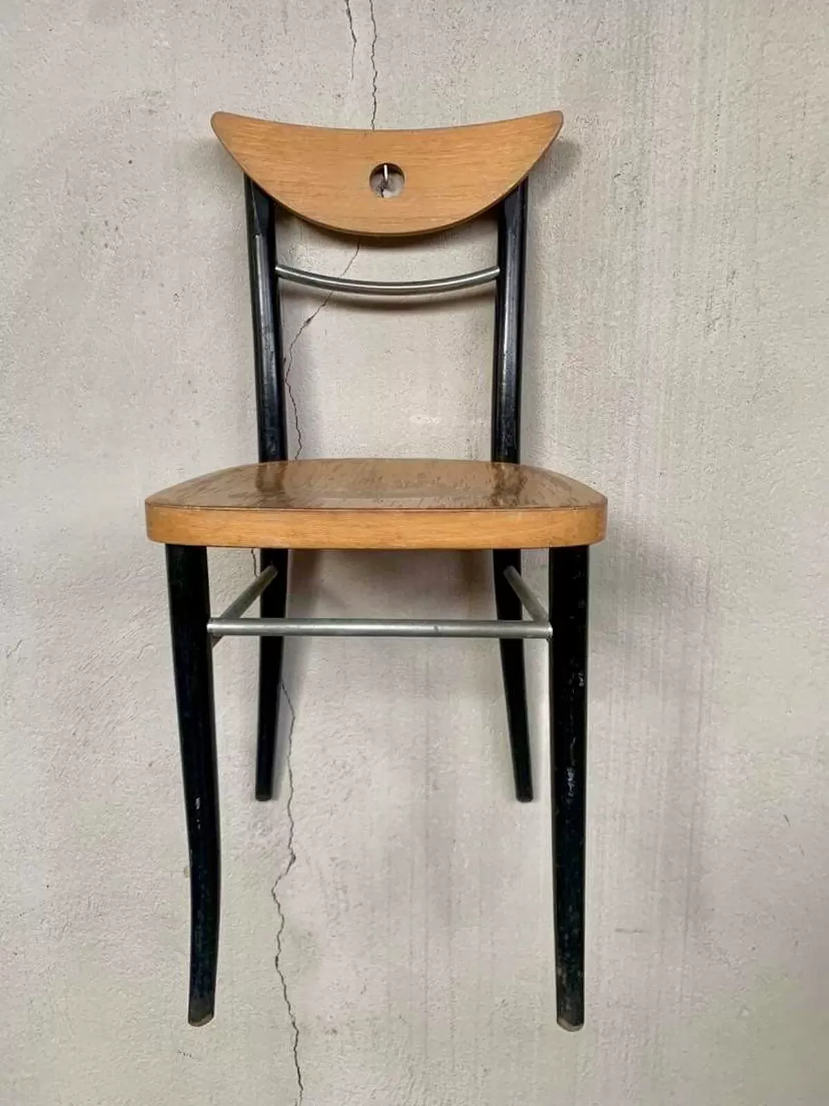 Illustration numéro 2 du produit Série de 6 chaises bistrot vintage en bois courbé