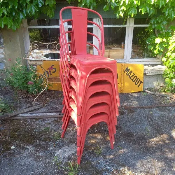 Illustration numéro 2 du produit Ancienne chaise Tolix Xavier Pauchard Rouge