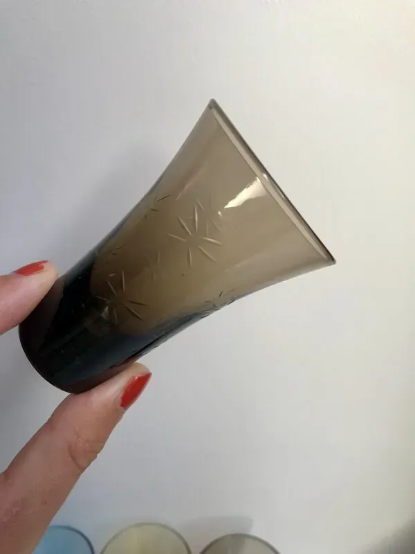 Illustration numéro 2 du produit lot de 6 verres à liqueur design colorés et gravés années 60-70