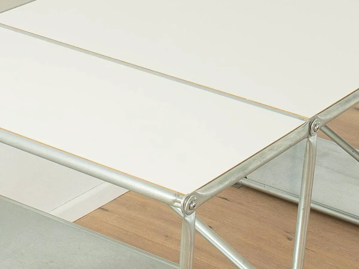 Illustration numéro 2 du produit Bureau des années 1980