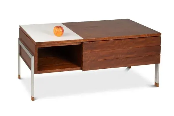 Illustration numéro 2 du produit Paire de commodes basses en teck et métal chromé. Années 60.