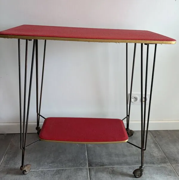 Illustration numéro 2 du produit Desserte / console vintage Formica rouge - années 50/60