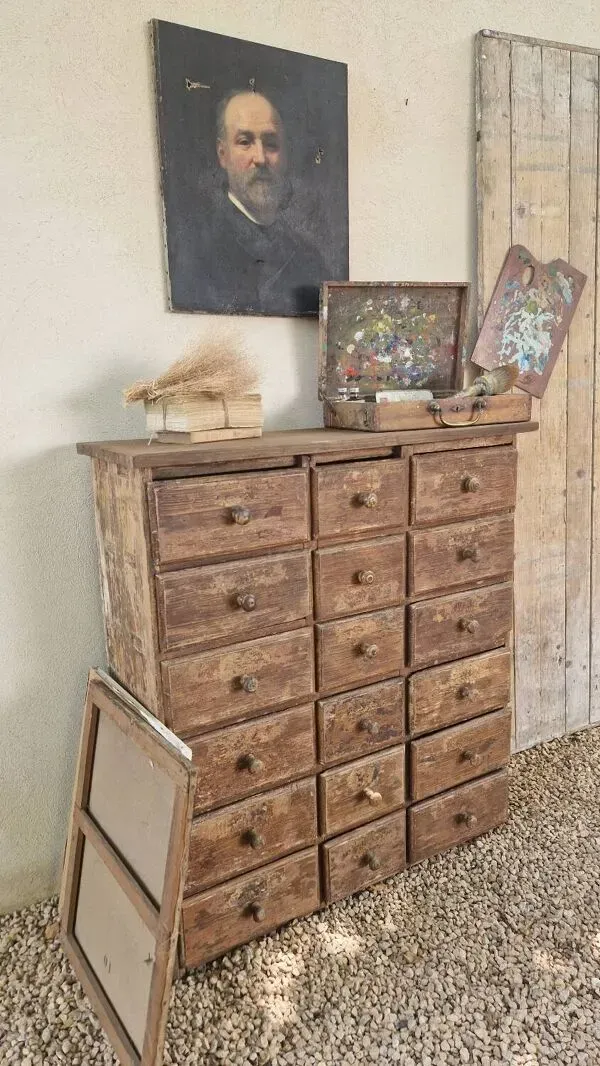 Illustration numéro 2 du produit Meuble de métier