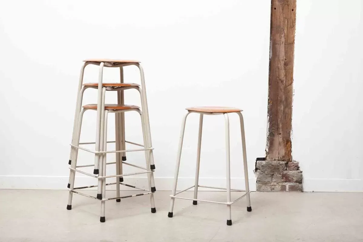 Illustration numéro 2 du produit Tabouret empilable pagholz vintage chêne / gris