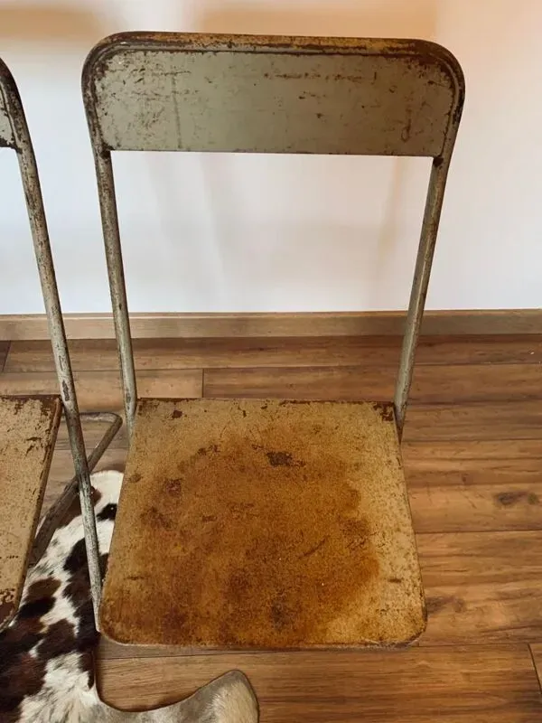 Illustration numéro 2 du produit Ensemble de 5 chaises métalliques pliantes