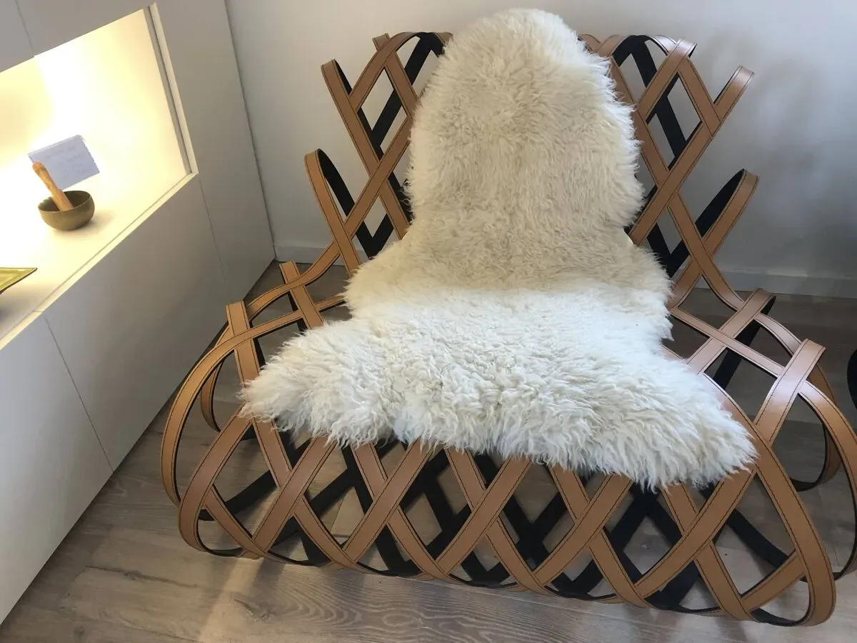 Illustration numéro 2 du produit Fauteuil design réelle pièce d'art