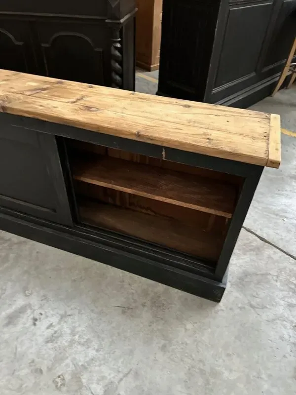 Illustration numéro 2 du produit Grand meuble de métier à portes coulissantes