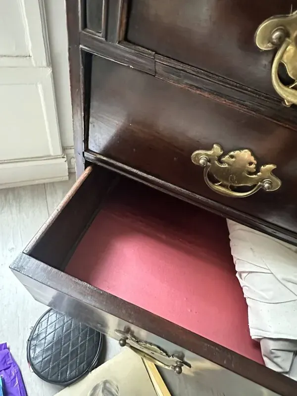 Illustration numéro 2 du produit Secrétaire ancien en bois massif – Fin XIXe / début XXe