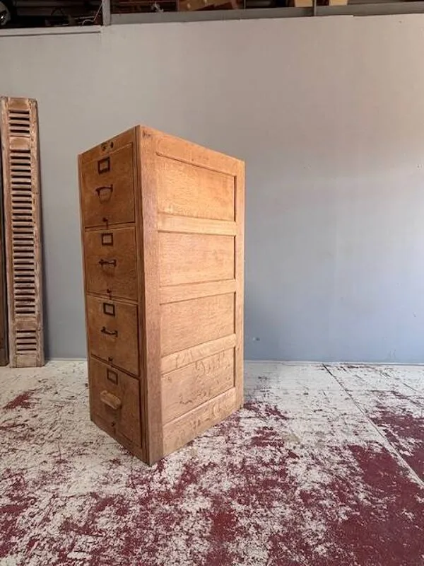 Illustration numéro 2 du produit Meuble à casiers signé Globe-Wernicke, années 1920