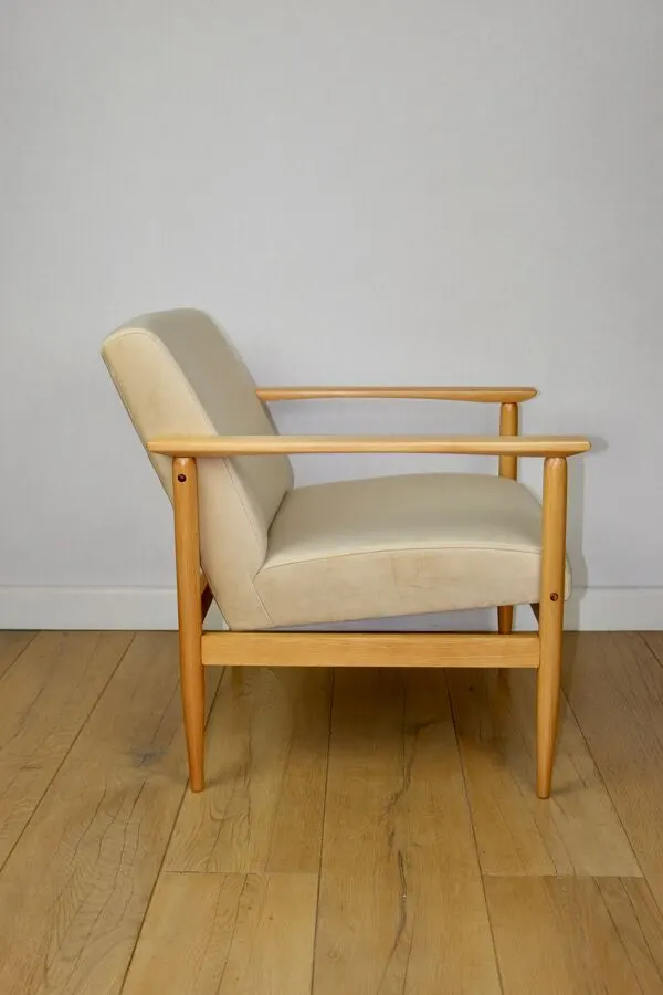 Illustration numéro 2 du produit Fauteuil vintage Loft années 70 beige clair - tissu en velours - bois de hêtre naturel