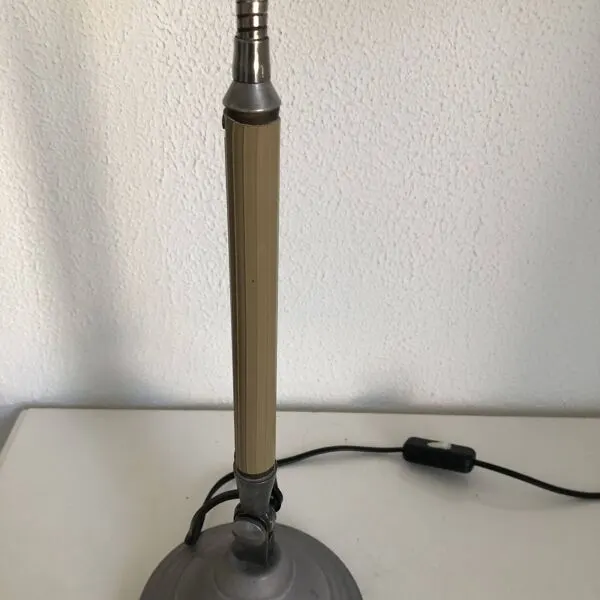 Illustration numéro 2 du produit Lampe d'atelier, de bureau industrielle Super Chrome, 1950