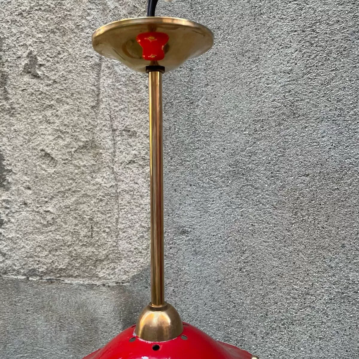 Illustration numéro 2 du produit Suspension années 50 tôle rouge