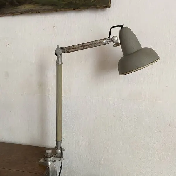 Illustration numéro 2 du produit Lampe d'atelier Superchrome à étau , lampe industrielle 2 bras