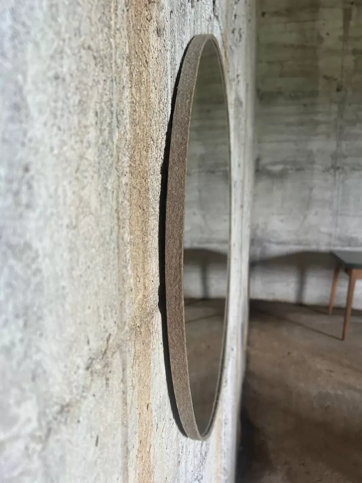 Illustration numéro 2 du produit Miroir feutre de laine