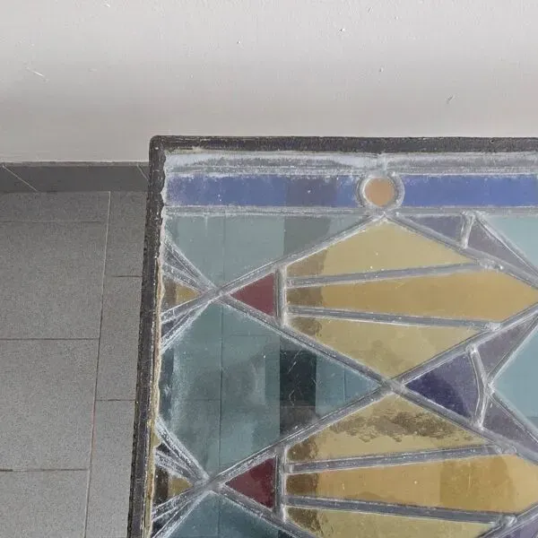 Illustration numéro 2 du produit Table basse vintage en vitrail 1960