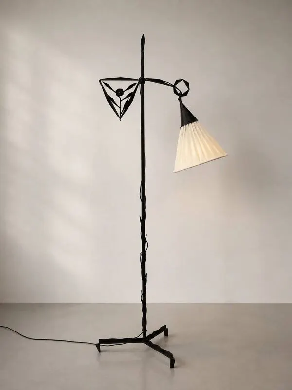 Illustration numéro 2 du produit Lampe de sol en fer forgé Arts & Crafts de l'École d'Amsterdam