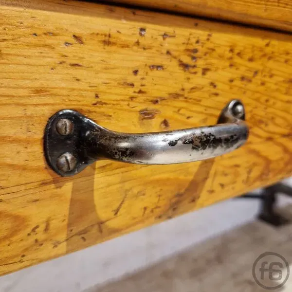 Illustration numéro 2 du produit Bureau de travail industriel