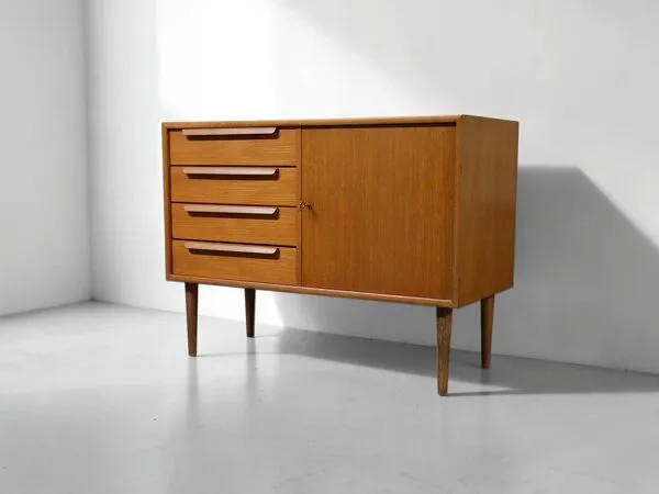 Illustration numéro 2 du produit Enfilade scandinave en teck, 1960-1970