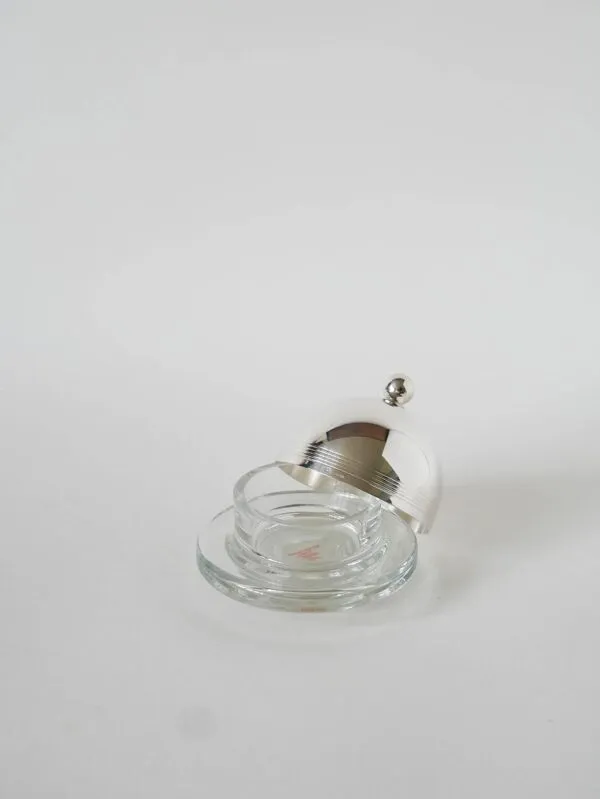 Illustration numéro 2 du produit Beurrier en métal argenté et verre, St Hilaire, 1950