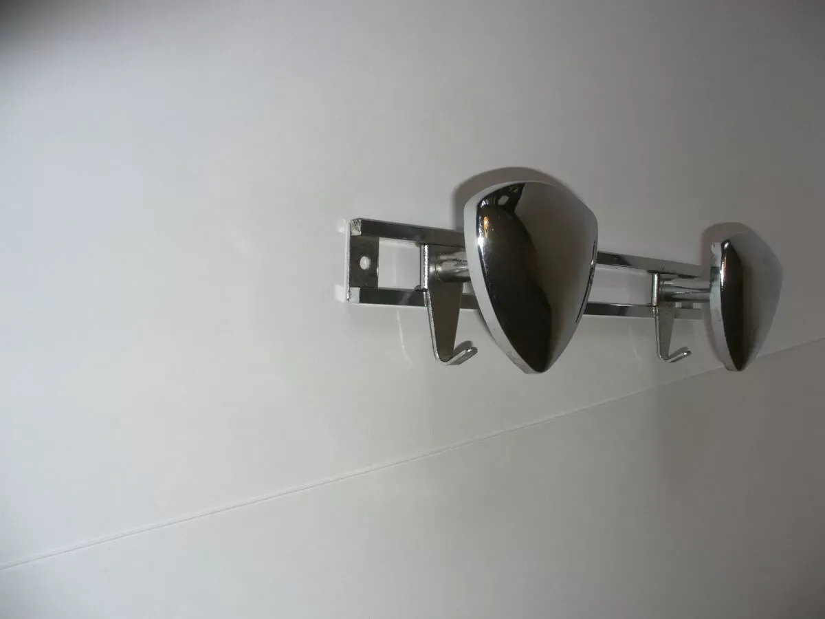 Illustration numéro 2 du produit Porte manteau industriel des années 50