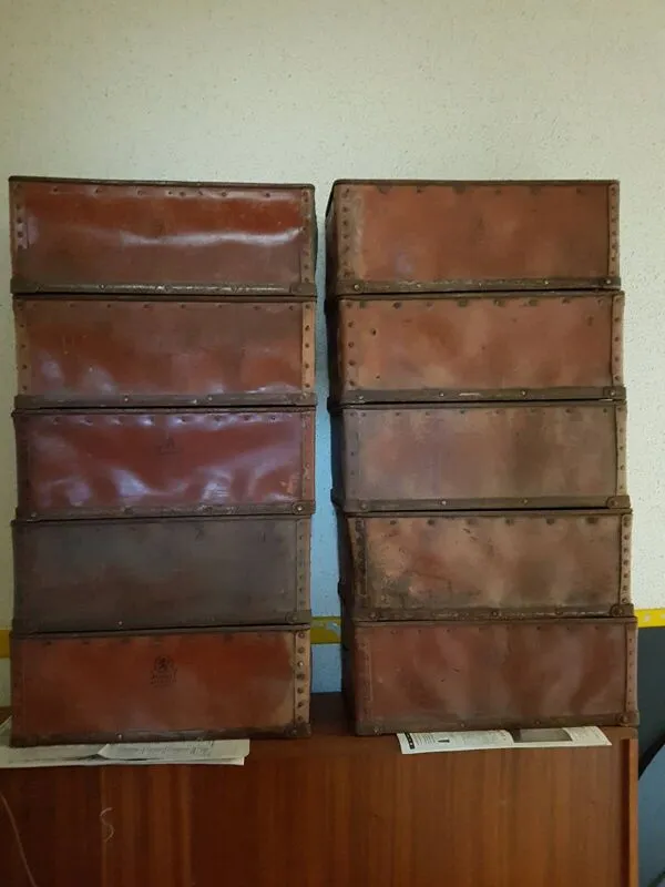 Illustration numéro 2 du produit Lot de 11 caisses bac stockage suroy industrielles loos france vintage 1950