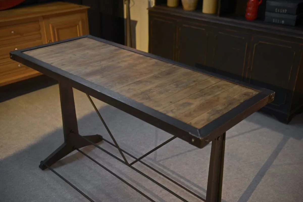 Illustration numéro 2 du produit Console industrielle en chêne