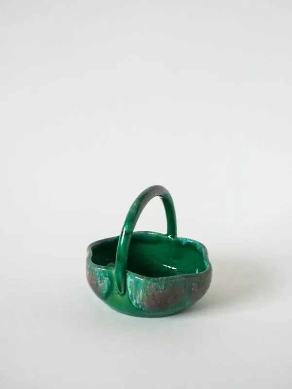 Illustration numéro 2 du produit Vide-poche en céramique vert, signé, 1970