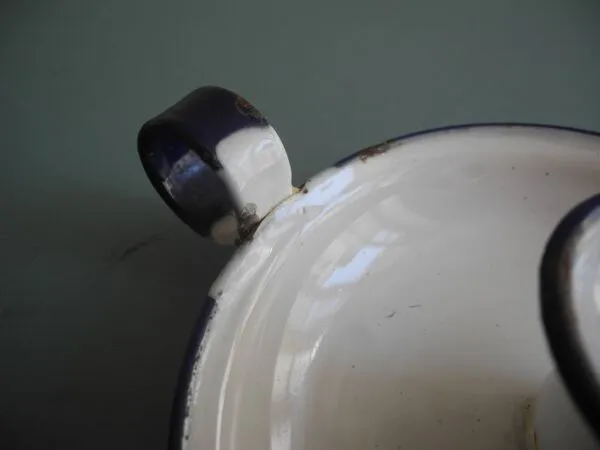 Illustration numéro 2 du produit ancien bougeoir tôle émaillée chandelier vintage candlestick Sweden