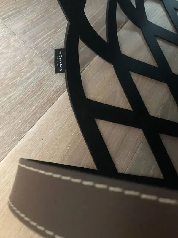 Illustration numéro 2 du produit Fauteuil design Italien