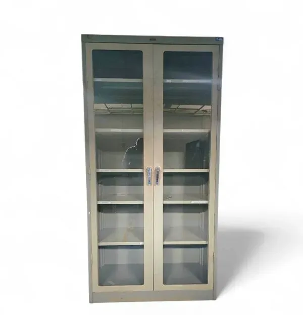 Illustration numéro 2 du produit Armoires de laboratoire / industrielles en métal / Années 1960 / N.V. Boma